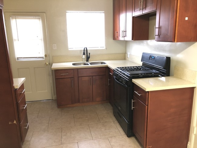 Photo - 13233 Oxnard St Unit 4