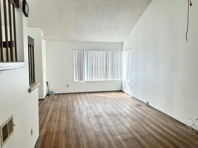 Photo - 6950 Bullock Dr