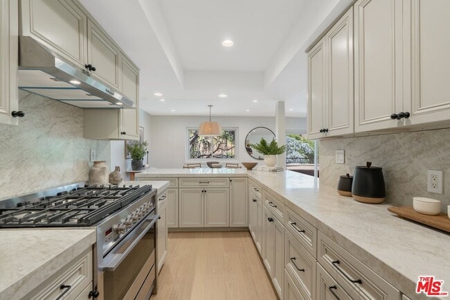 Photo - 6720 Hillpark Dr Unit 302