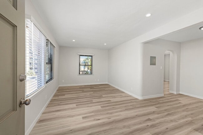 Photo - HILLCREST GREAT RENOVATED ONE BEDROOM APARTMENT. Unit 1831