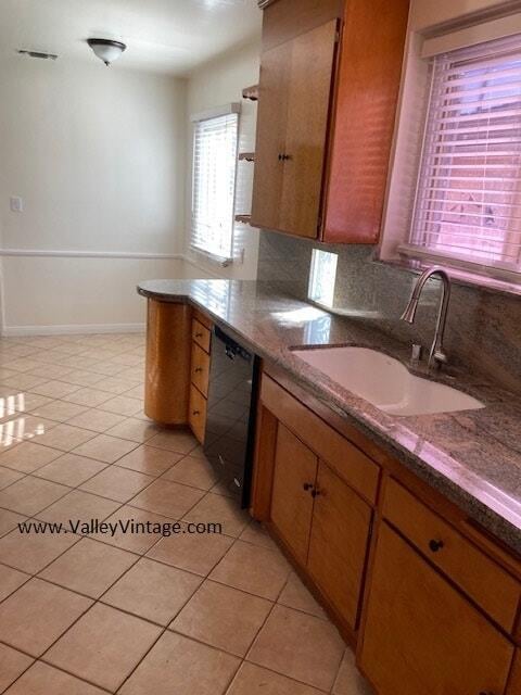 Photo - 4912 Van Noord Ave