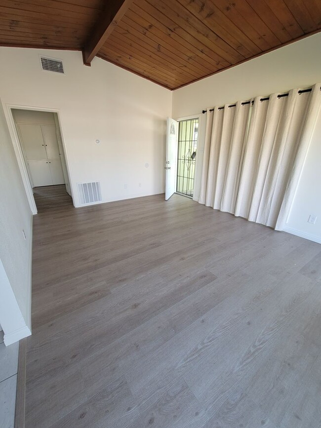 Photo - Suburban oasis