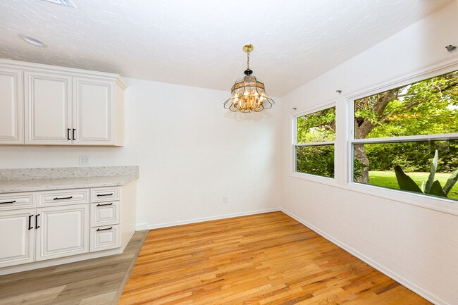 Photo - 15853 Romar St