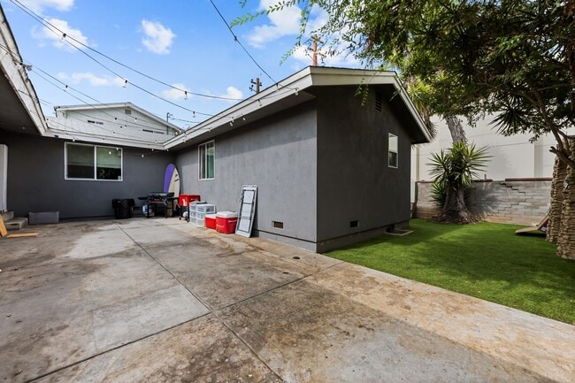 Photo - 6180-6182 Mary Ln Dr House