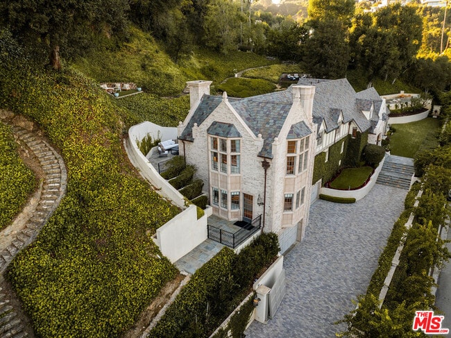 Building Photo - 10950 Bellagio Rd