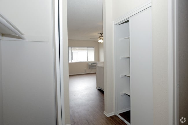 Photo - Los Arcos Apartments