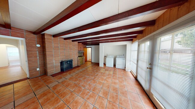 Photo - Large House!! Quick walk to campus!!