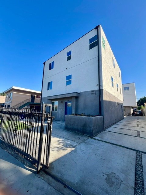 Building Photo - 789 E 41st Pl