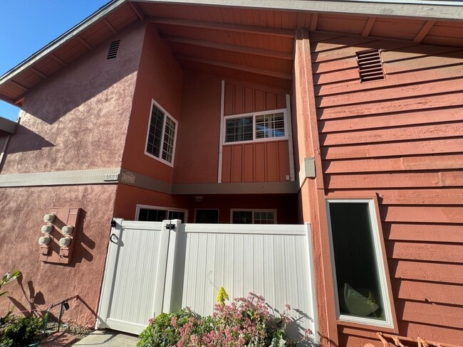 Building Photo - Charming Keys Harbor Condo 2+1.5 Unit B