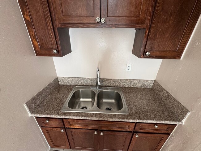 Photo - 6006 Makee Ave