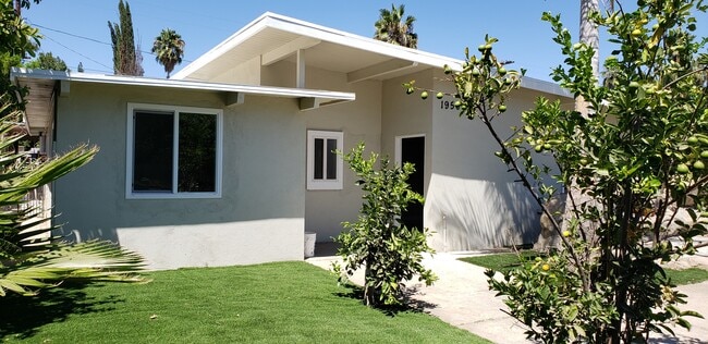 Photo - 19509 Saticoy St House