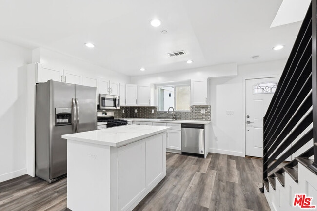 Photo - 17610 Sherman Way