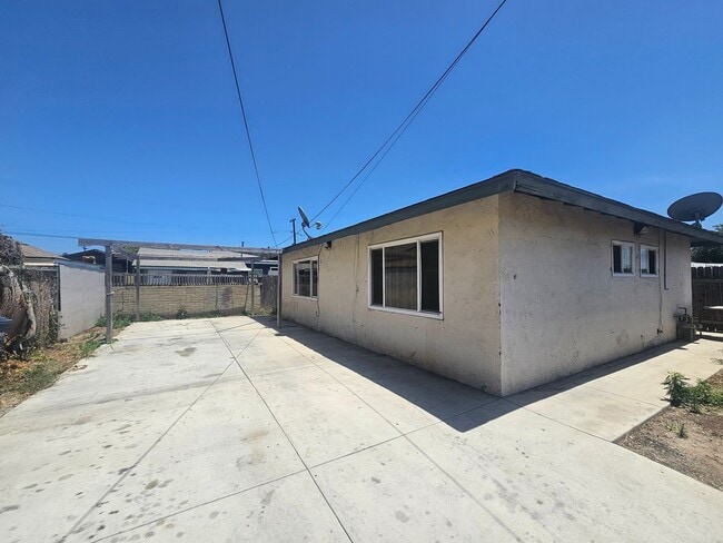 B Ave apartments - B Ave apartments Unit 2014