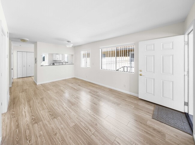 Photo - 10225 Fernglen Ave