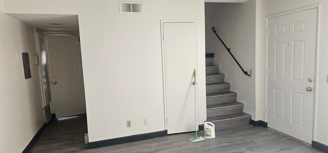 Photo - 204 Grayson Way