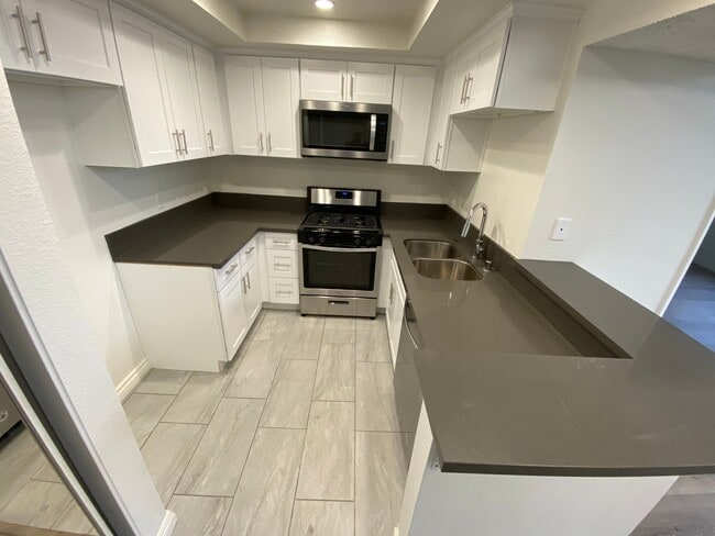 Building Photo - 5259 Cartwright Ave Unit 208