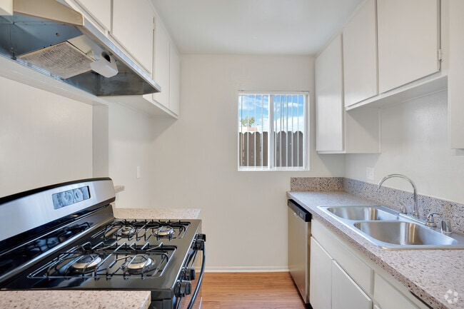 1 BR, 1 BA - 717 SF - Beachside Apartments