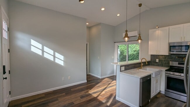 Photo - Private 1 Bed 1 Bath Back House with Yard ...