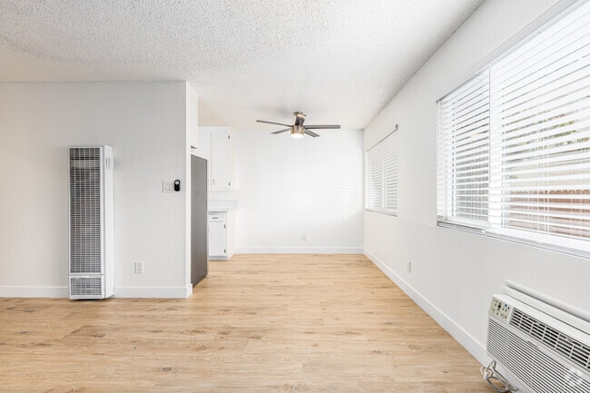 2BR, 1BA - 822SF - Dining Room - 5330 Corteen Apartments
