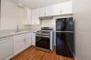 2BR, 1BA - 840SF - Kitchen - Ryon ave Apartments