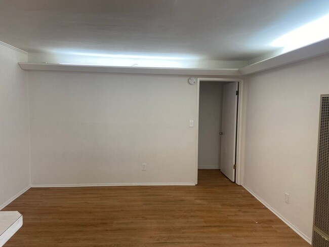 Photo - Randall Apartments Unit D