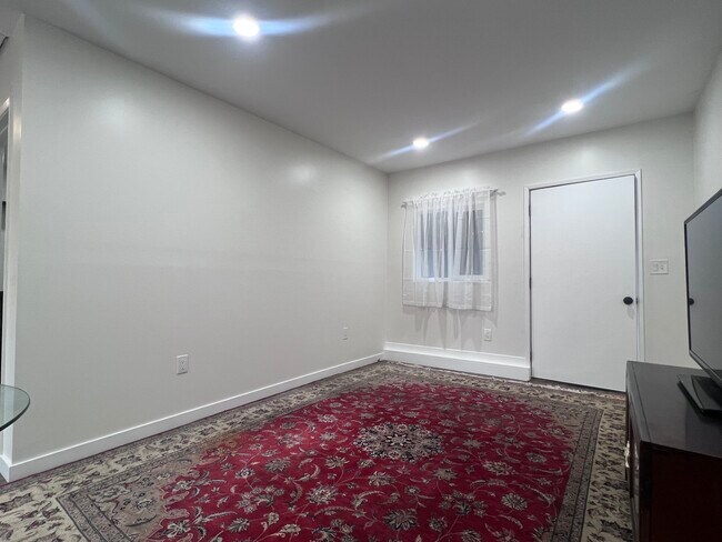 Photo - 1367 W 12th St Unit B