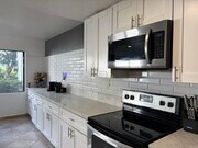 Photo - 1691 Melrose Ave