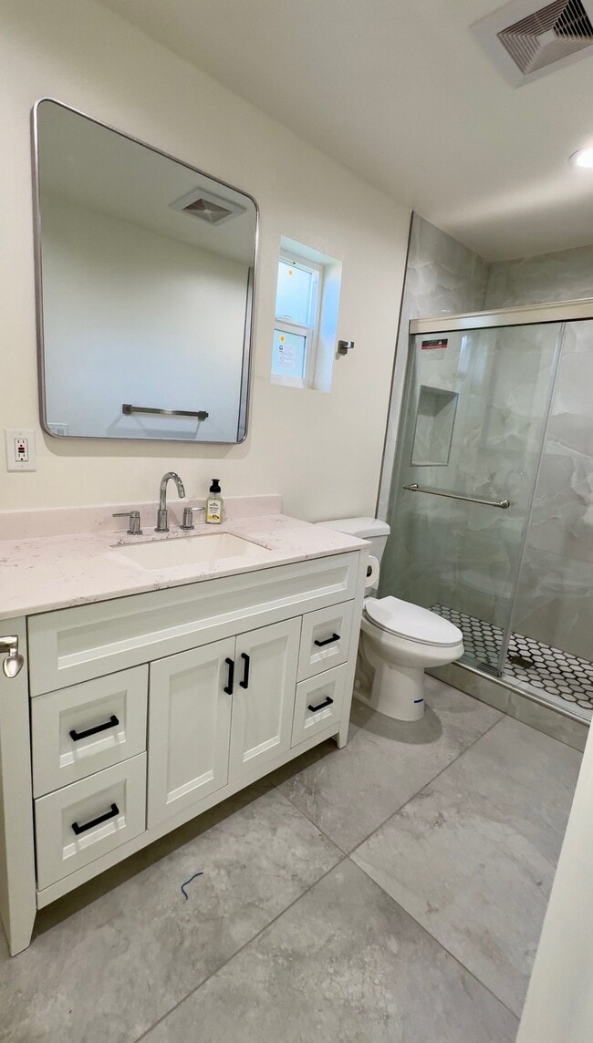 Photo - 883 N Waverly St