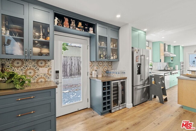 Photo - 11038 Blix St