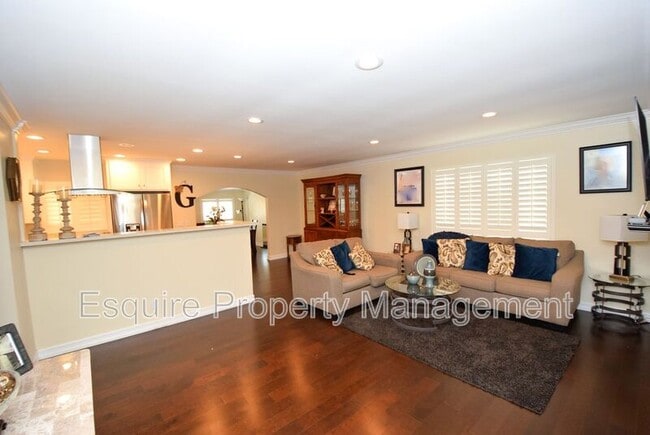 Photo - 341 Julian St