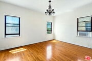 Photo - 421 1/2 N Ogden Dr