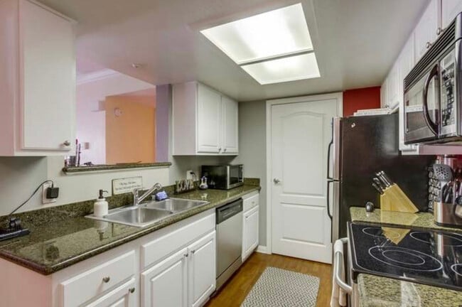 Building Photo - 12071 Alta Carmel Ct Unit 101