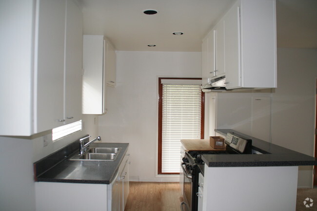 Building Photo - 1642 Berkeley St Rental