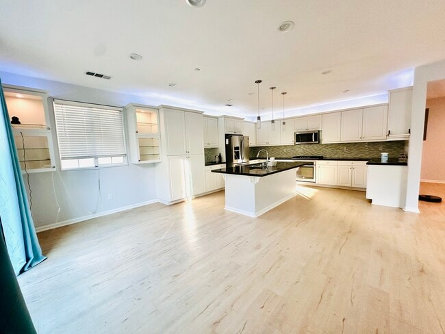 Photo - 15770 Myrtlewood Ave