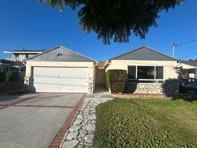Building Photo - Large North Torrance House. Torrance Schools, Huge yard, 2 car garage hookups **OPEN HOUSE EVERY ...