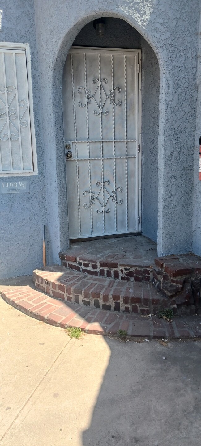 Building Photo - 1008 N Willow Ave Unit 1008 ½