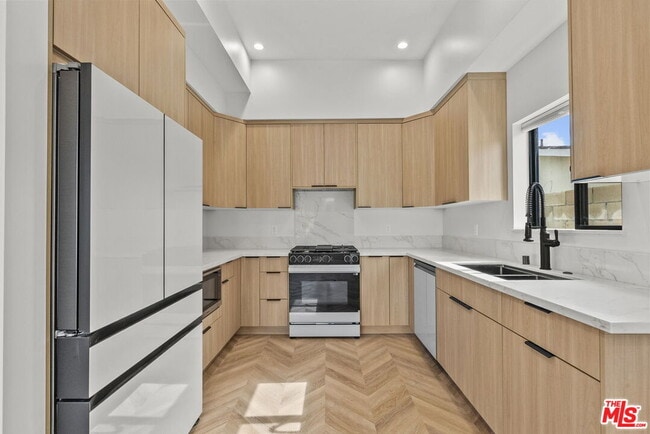 Photo - 10006 Odessa Ave