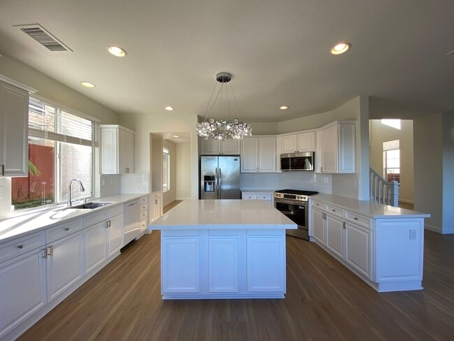 Building Photo - Gorgeous 4 Bedroom Carlsbad Home With A Stunning View and Solar!