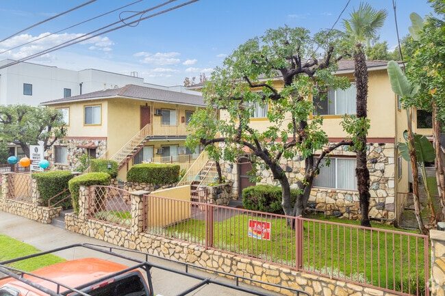 Photo - Chateau Whitsett Apartments