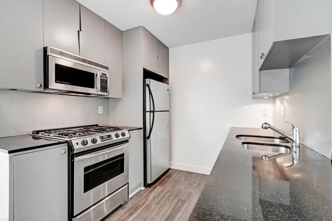 Building Photo - 117 Pacific St Unit 203