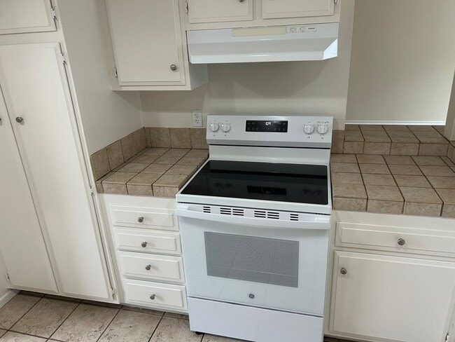 Photo - 3 Bedroom Home Near UCSD, UTC Mall, and Be...