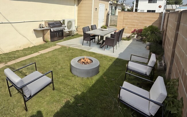 Building Photo - 503 W Linda Vista Ave