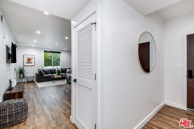 Photo - 124 S Croft Ave Unit 103