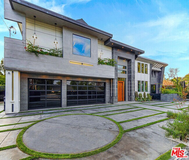 Photo - 5415 Amestoy Ave