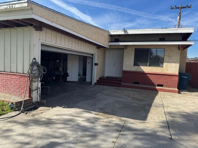 Photo - 13607 Charlemagne Ave