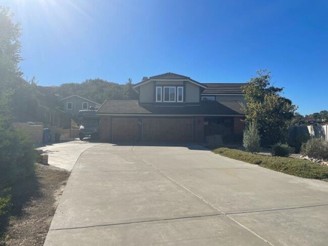 Building Photo - Gorgeous Bonita  home with a pool