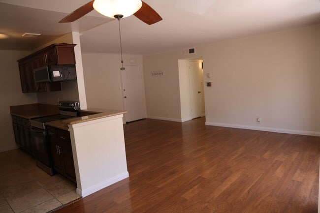Photo - 5403 Newcastle Ave Unit 5403 Newcastle Ave APT 6