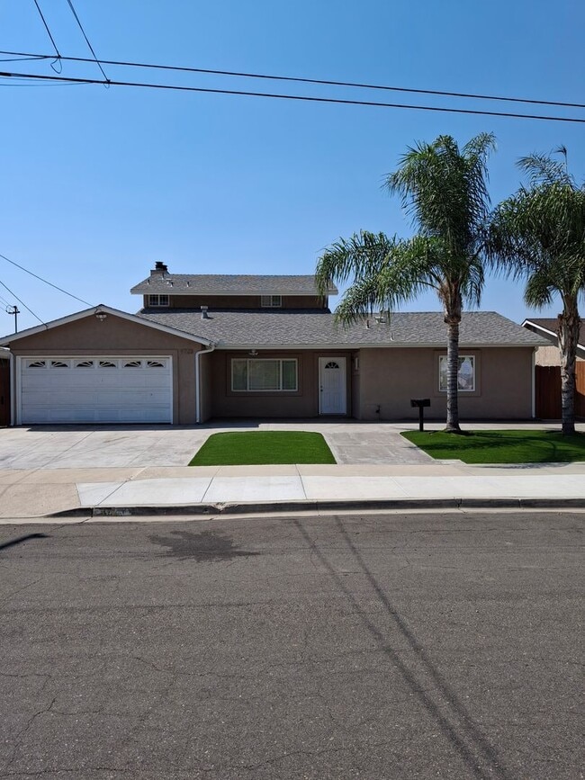 Amazing 4-Bedroom Home w/ Views! - Amazing 4-Bedroom Home w/ Views!
