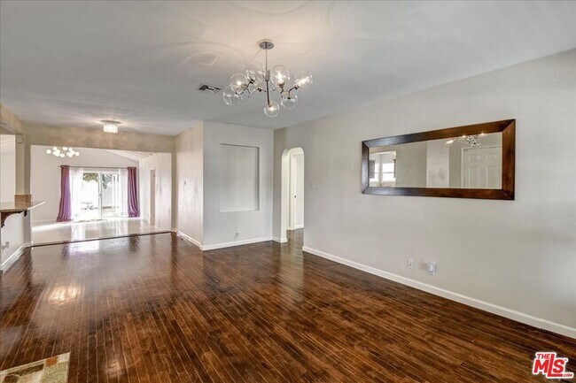 Photo - 6200 Jamieson Ave