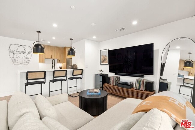 Photo - 637 Santa Clara Ave